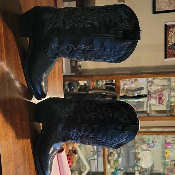 Laredo Black Heeled Western Boots - Picture 2 of 5